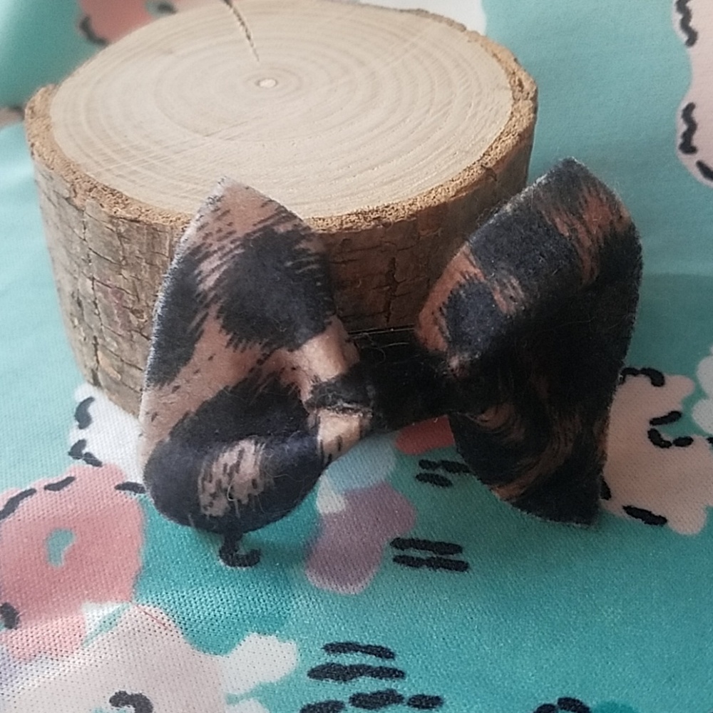 Leopard print bow